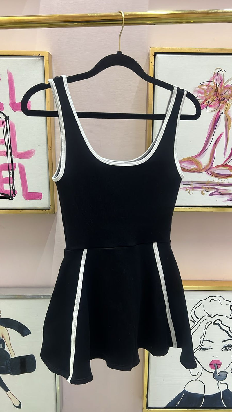 VESTIDO NEGRO DEPORTIVO