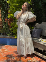 VESTIDO BEIGE LARGO DETALLE BORDADO
