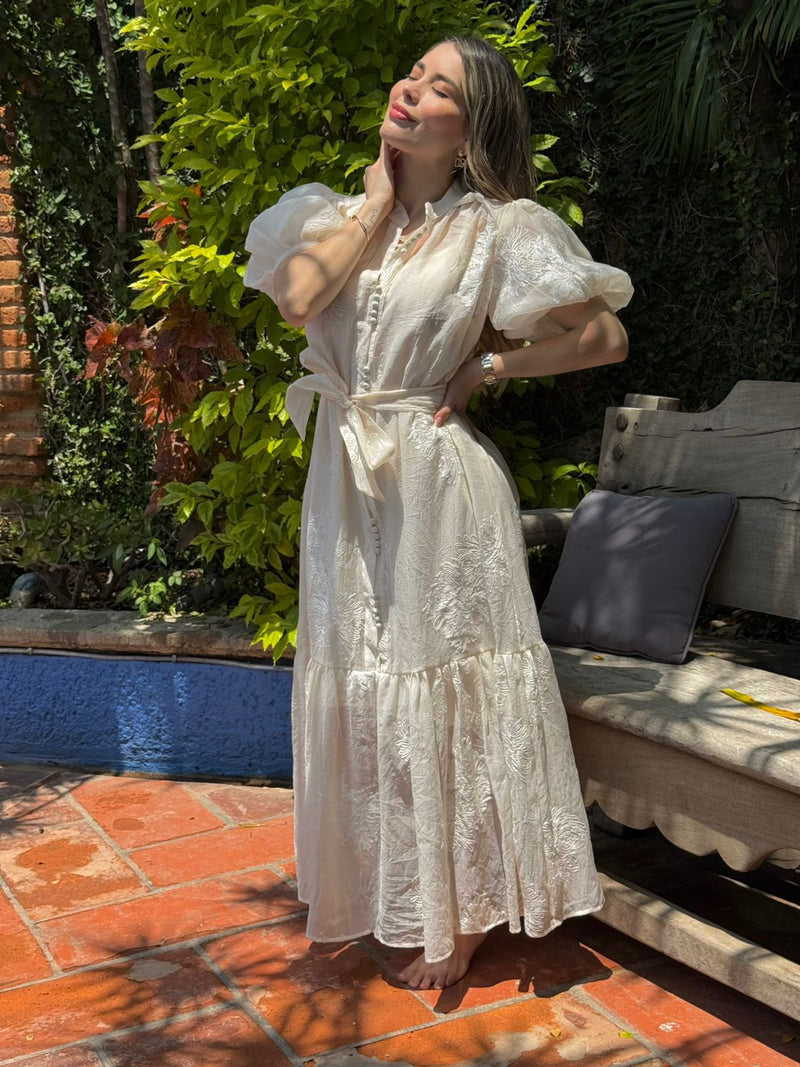 VESTIDO BEIGE LARGO DETALLE BORDADO
