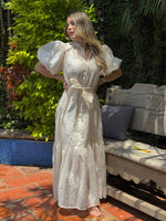 VESTIDO BEIGE LARGO DETALLE BORDADO