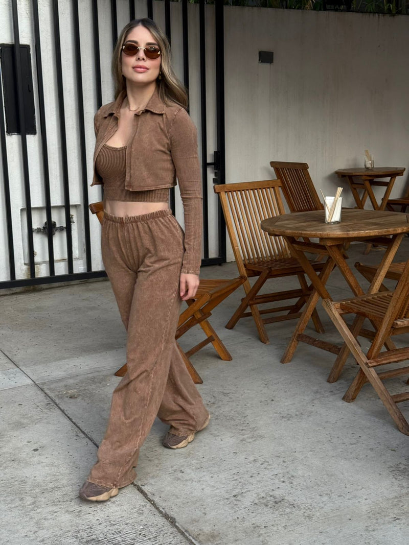 CONJUNTO BEIGE DE LICRA