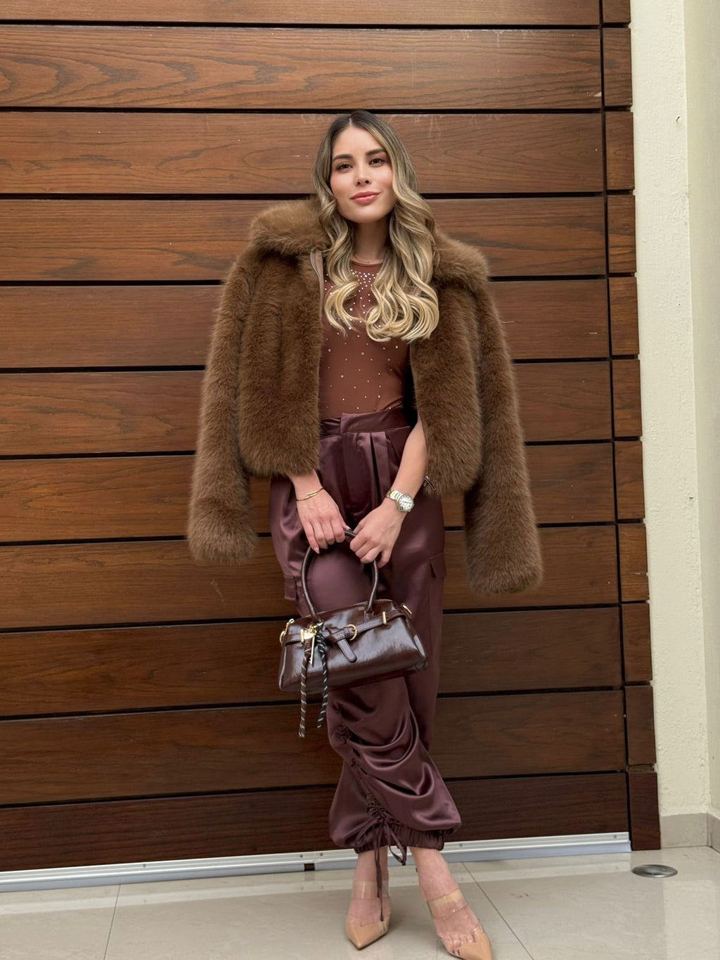 ABRIGO CORTO CAFE PELUCHE