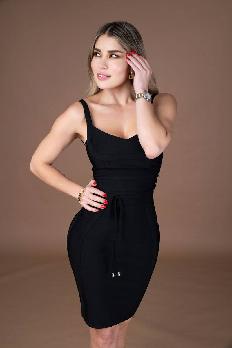 VESTIDO NEGRO CORTO