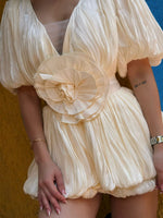 VESTIDO BEIGE CORTO FLOR