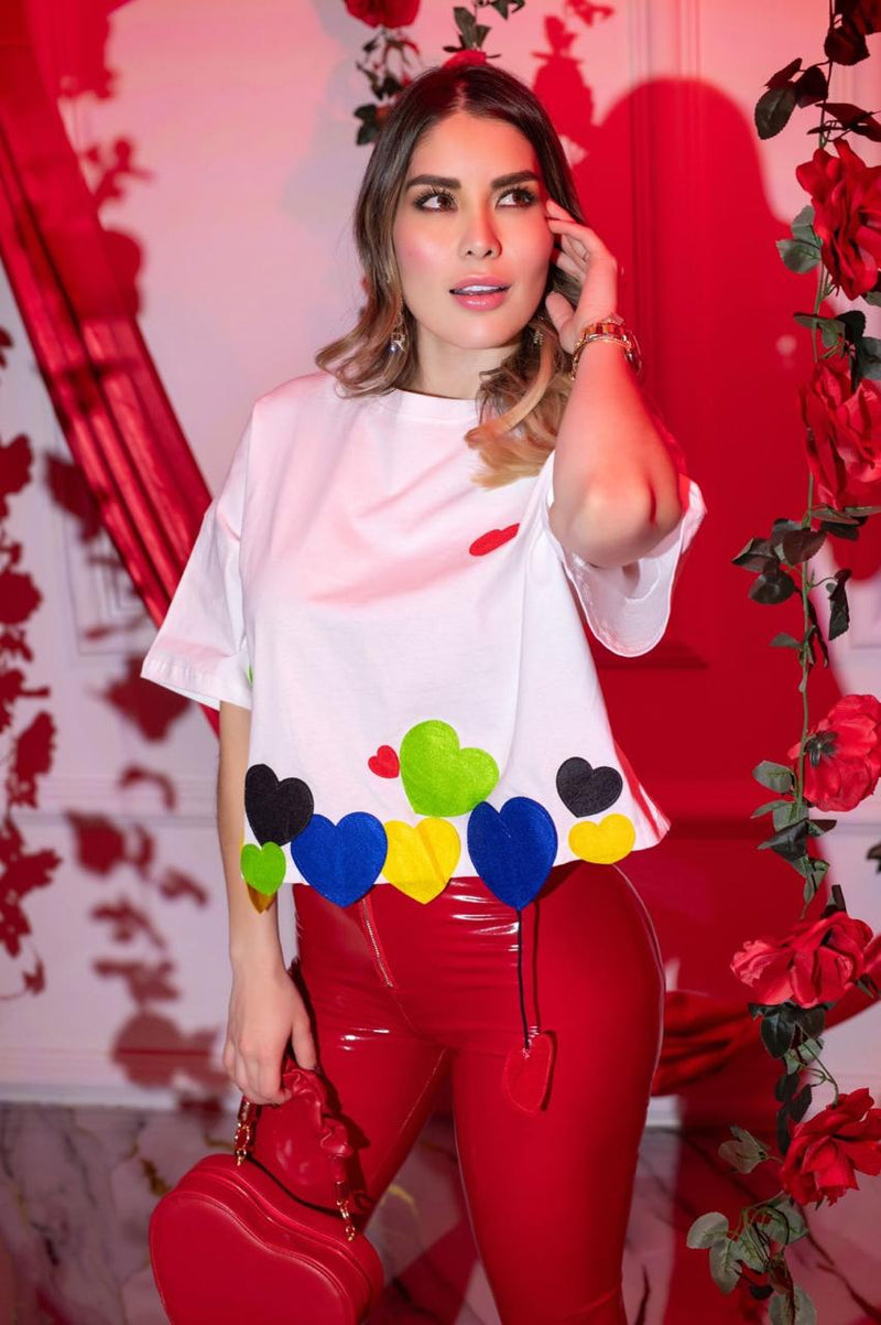 BLUSA BLANCA CORAZONES COLORES