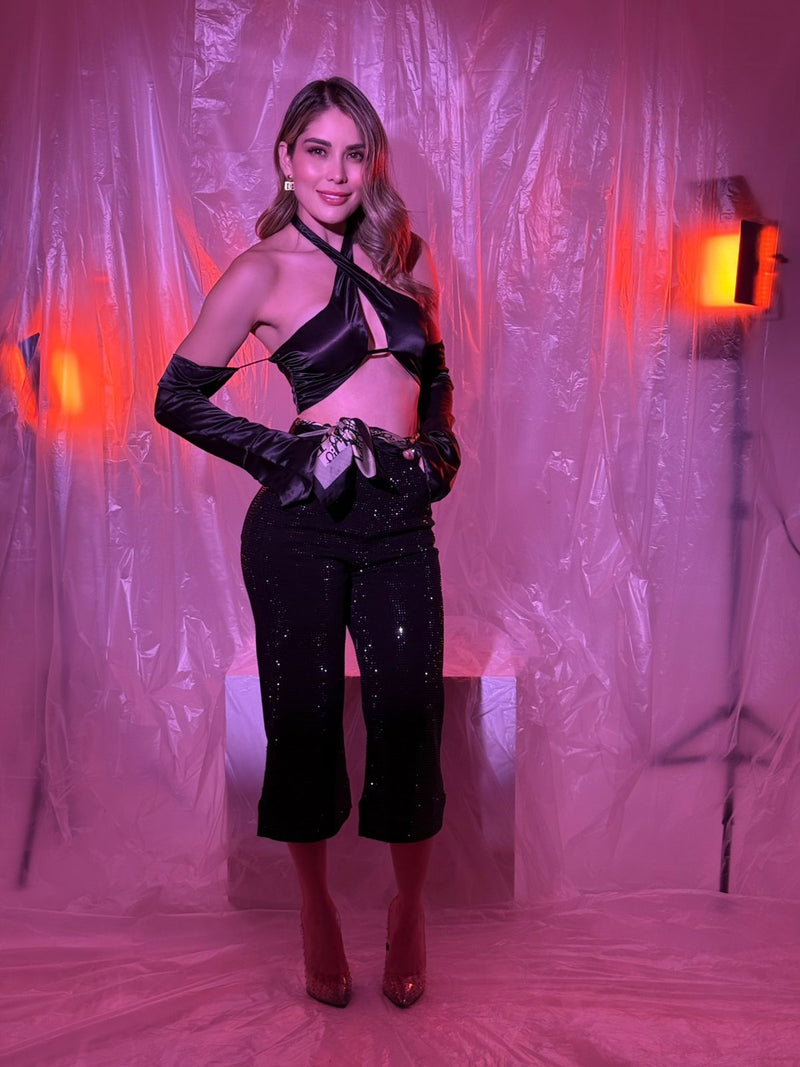 PANTALON NEGRO CORTO CRISTALES